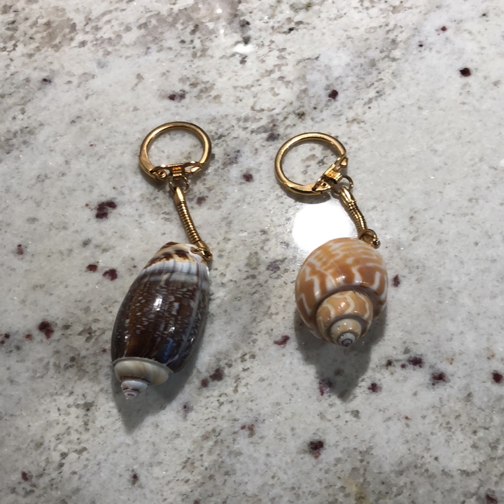 Shell People and 2 Shell Keychains Included - Picture 14 of 16